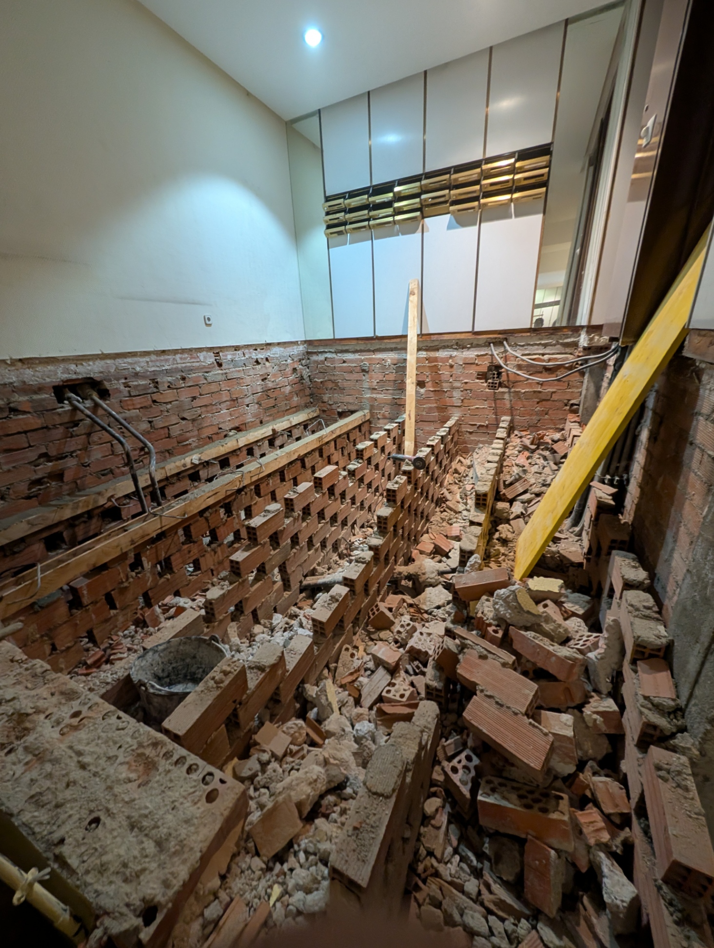 Portal de comunidad en obra en Madrid